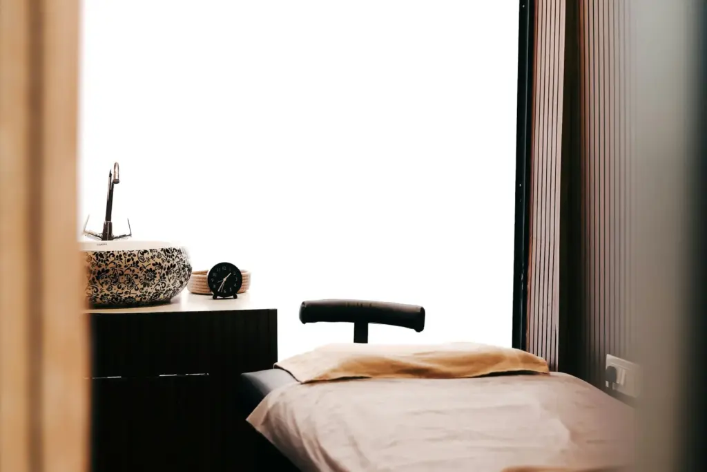 Phòng liệu trình xây bằng đá ở Nhà Tắm Đá